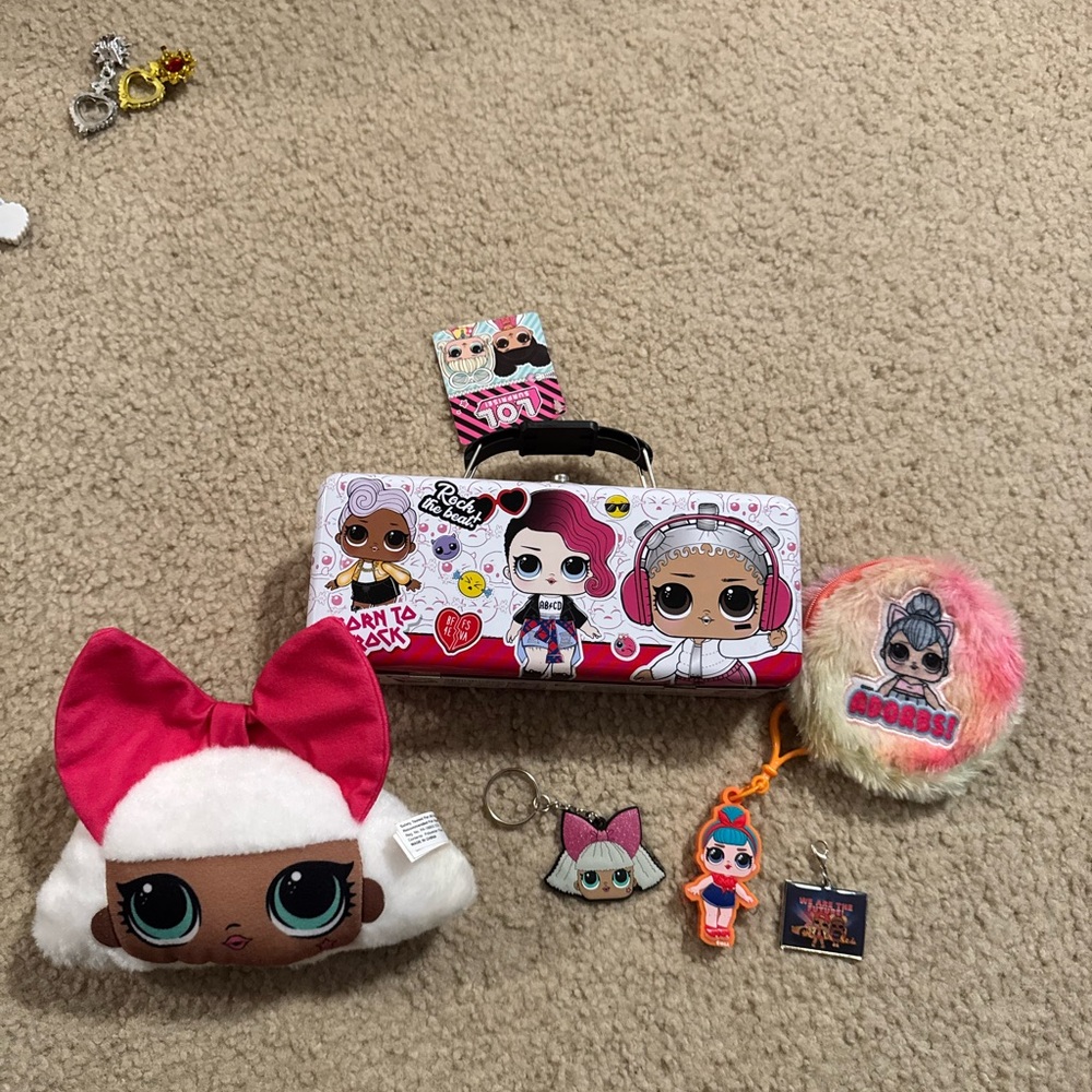L.O.L. Surprise! Tin with keychains and coin purse